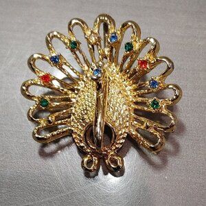 𝅺Vintage Gold Tone Peacock Brooch/Pin with Multi Colored Stones